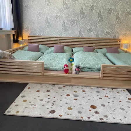 500 Miles Apartmán *